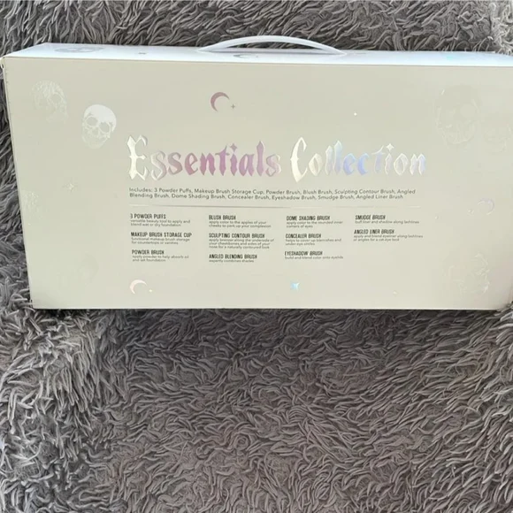 13 piece Essentials Collection Makeup brush holder & brushes - Picture 6 of 8